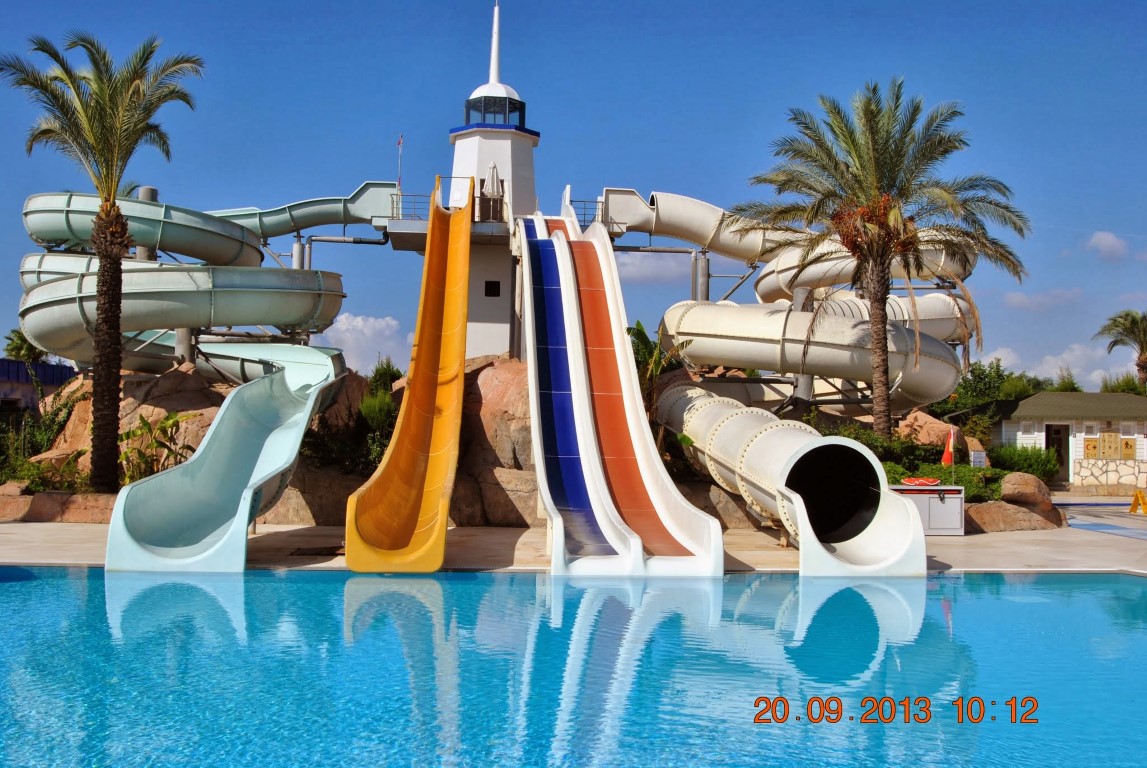 imagini hotel TITANIC LARA